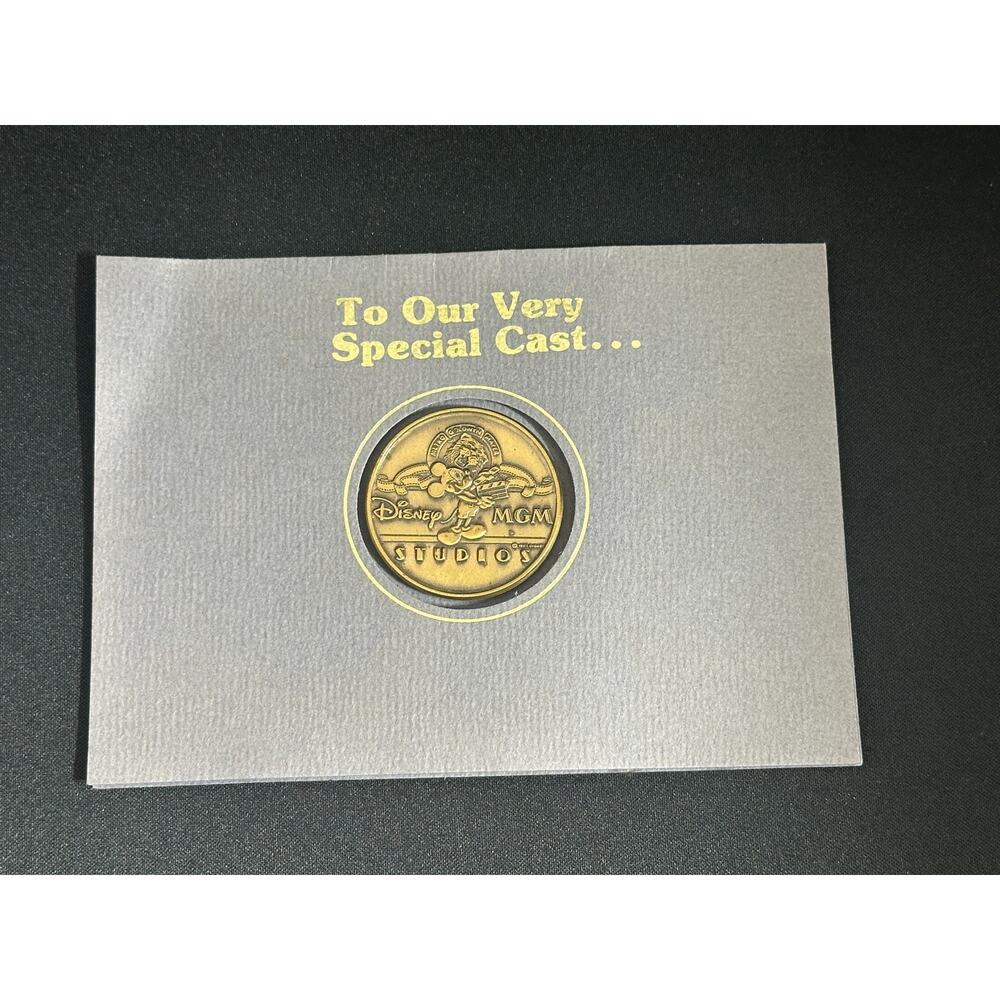 1989 MGM Studios Opening Cast Member Gift Coin Medallion on Card & Envelope